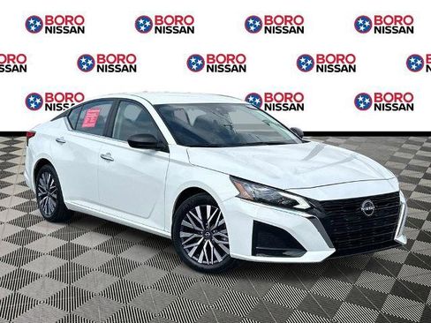 Certified 2025 Nissan Altima 2.5 SV FWD image 1