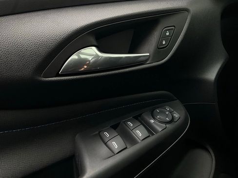 Used 2025 Buick Envista Sport Touring image 19