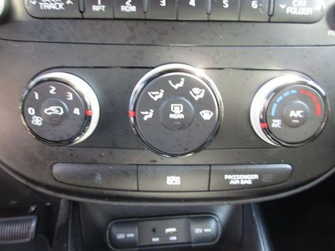 Used 2015 Kia Soul FWD image 24