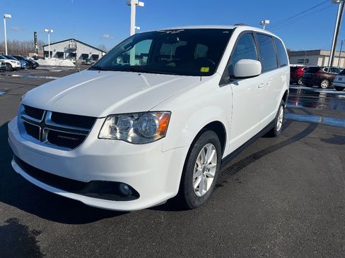 Used 2018 Dodge Grand Caravan SXT image 3