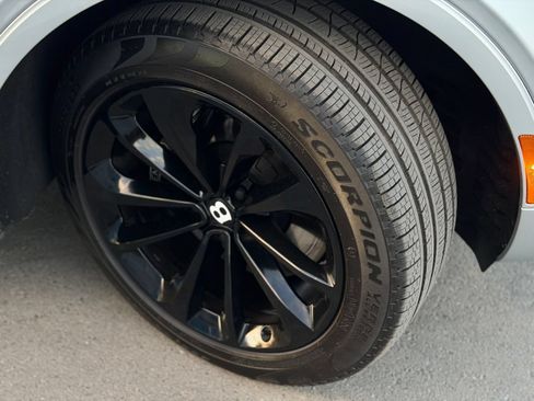 Used 2019 Bentley Bentayga AWD/4WD image 61