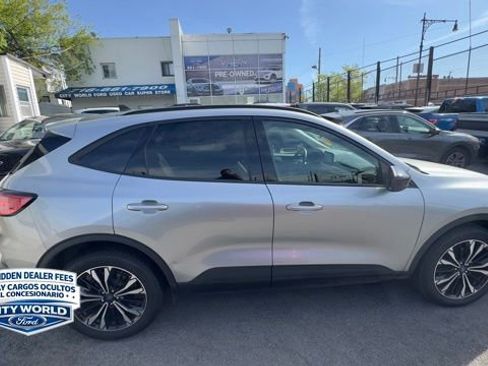 Certified 2022 Ford Escape SE w/ SE Sport Appearance Package AWD/4WD image 4