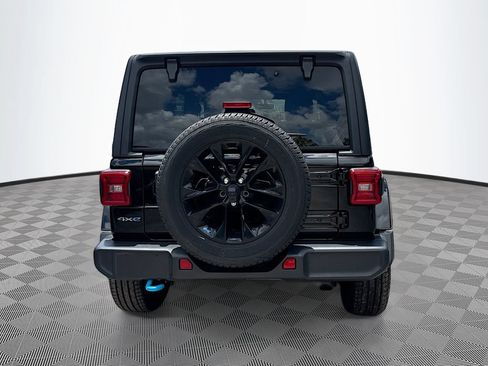 Used 2022 Jeep Wrangler Unlimited Sahara w/ Cold Weather Group AWD/4WD image 6