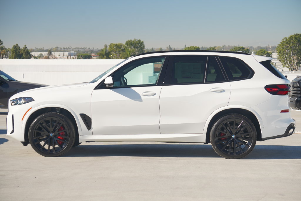 Used 2026 BMW X5 sDrive40i w/ M Sport Package RWD image 4