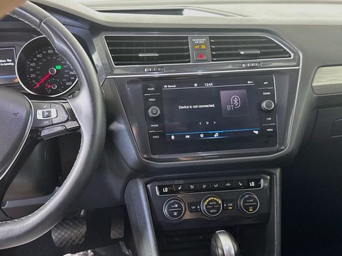 Used 2021 Volkswagen Tiguan SE w/ Panoramic Sunroof Package AWD/4WD image 18