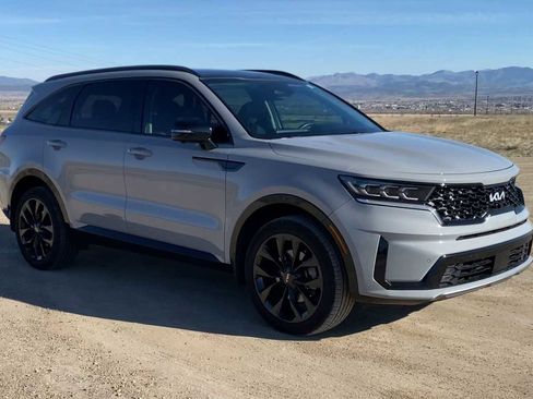 Used 2023 Kia Sorento SX image 2