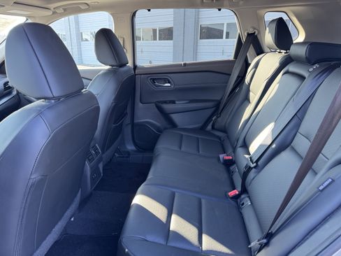 Used 2023 Nissan Rogue SV w/ SV Premium B Package image 7