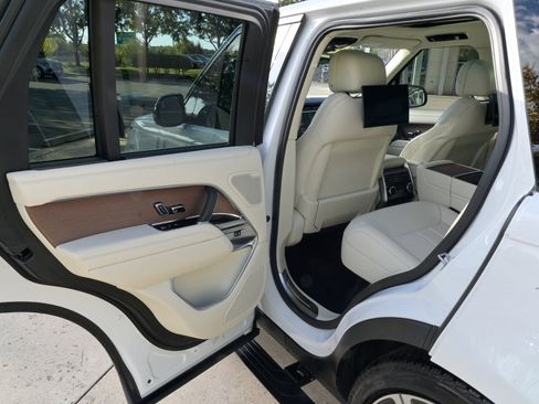 Used 2023 Land Rover Range Rover Autobiography image 34