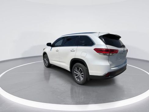 Used 2018 Toyota Highlander XLE FWD image 6