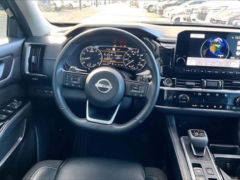 Certified 2023 Nissan Pathfinder SL w/ Lighting Package (N92) image 5