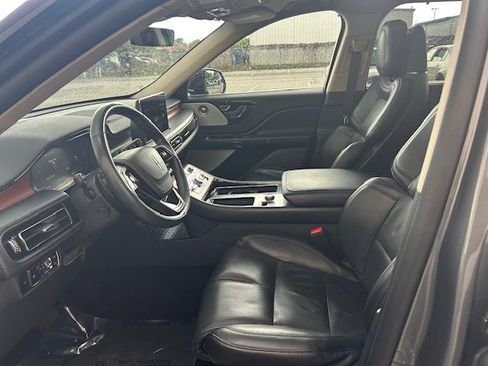 Used 2023 Lincoln Aviator Reserve w/ Equipment Group 201A AWD/4WD image 9