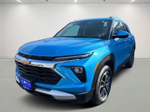 Used 2025 Chevrolet TrailBlazer LT AWD/4WD image 1