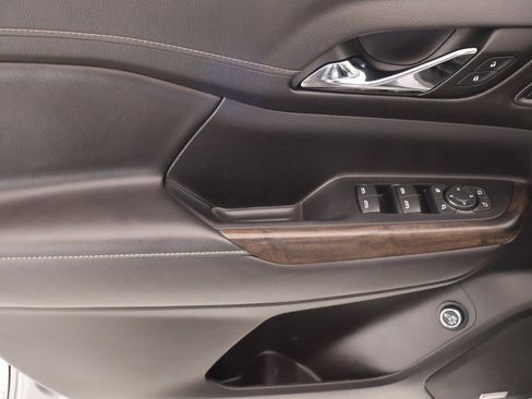 Used 2023 GMC Acadia Denali w/ Denali Technology Package image 17