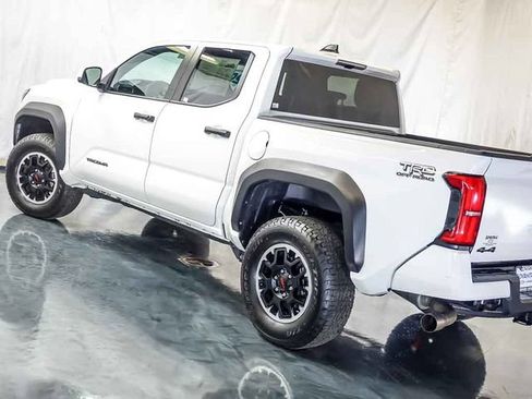 Used 2025 Toyota Tacoma TRD Off-Road AWD/4WD image 11