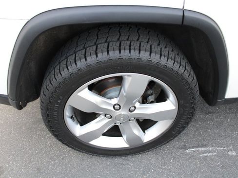 Used 2011 Jeep Grand Cherokee Overland RWD image 18