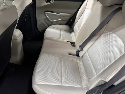 Used 2023 Kia Soul LX FWD image 9