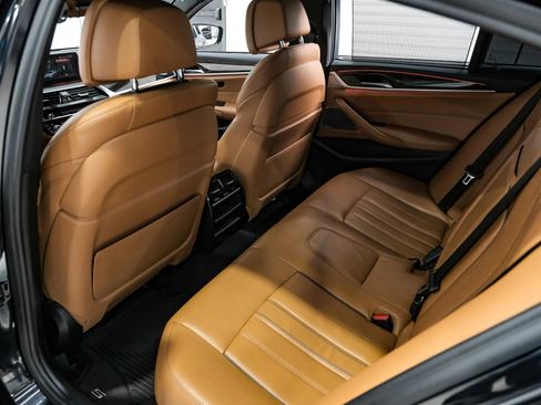 Used 2019 BMW 540i w/ M Sport Package image 48