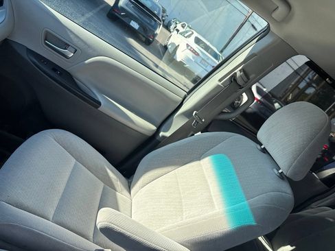 Used 2017 Toyota Sienna LE FWD image 19