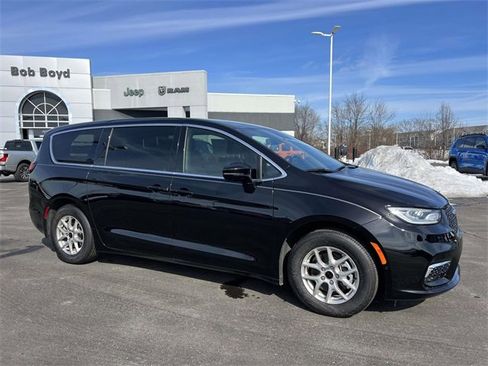 New 2025 Chrysler Pacifica Select image 31