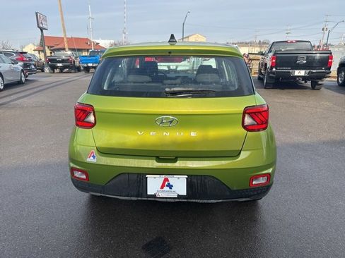 Used 2022 Hyundai Venue SE image 4
