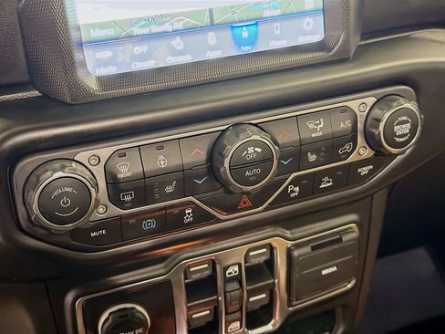 Used 2022 Jeep Wrangler Unlimited Sahara w/ Cold Weather Group AWD/4WD image 19
