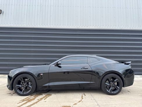 Used 2018 Chevrolet Camaro SS image 2