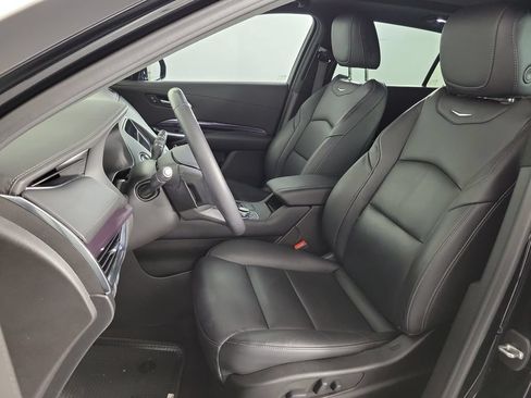 Used 2023 Cadillac XT4 Luxury w/ Cold Weather Package FWD image 25
