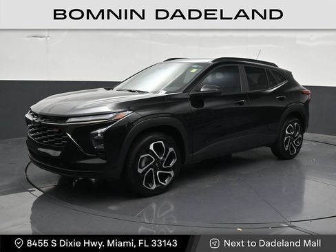 Used 2025 Chevrolet Trax RS FWD image 1