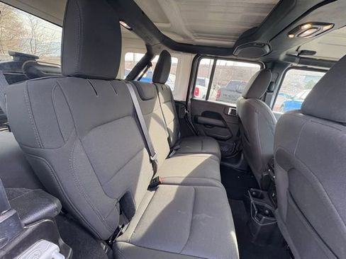 Used 2019 Jeep Wrangler Unlimited Sahara image 25