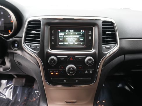 Used 2015 Jeep Grand Cherokee Laredo w/ Quick Order Package 23E AWD/4WD image 16