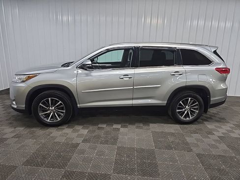 Used 2019 Toyota Highlander XLE AWD/4WD image 5