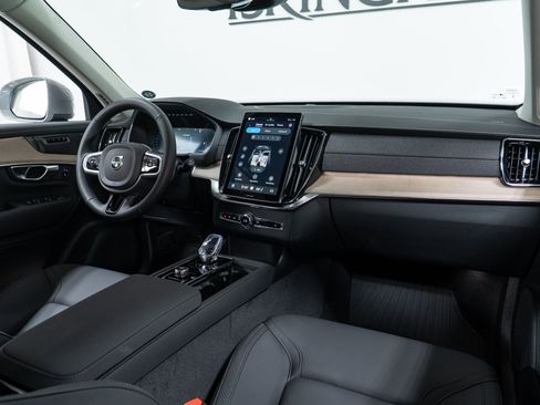 New 2026 Volvo XC90 B6 Plus w/ Protection Package Premier image 14