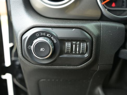 Used 2018 Jeep Wrangler Unlimited Sahara AWD/4WD image 24