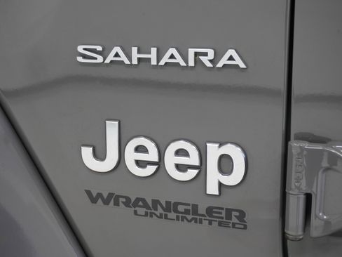 Used 2020 Jeep Wrangler Unlimited Sahara image 8
