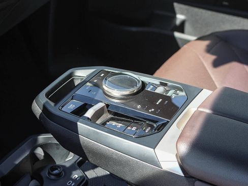 Used 2024 BMW iX xDrive50 w/ Convenience Package AWD/4WD image 28