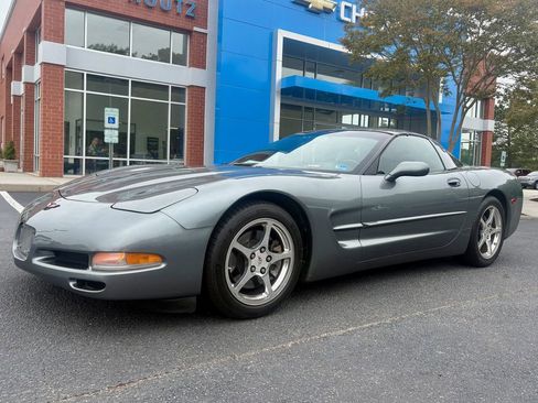 Used 2004 Chevrolet Corvette Coupe w/ Preferred Equipment Group RWD image 1