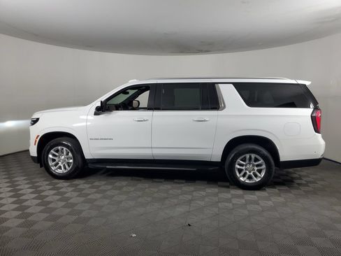 Used 2025 Chevrolet Suburban LT RWD image 7