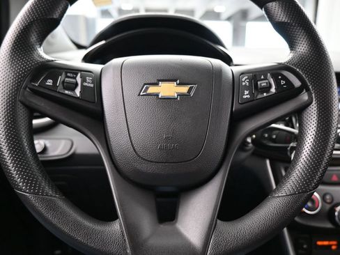 Used 2022 Chevrolet Trax LS w/ Tint and Cruise Package AWD/4WD image 22