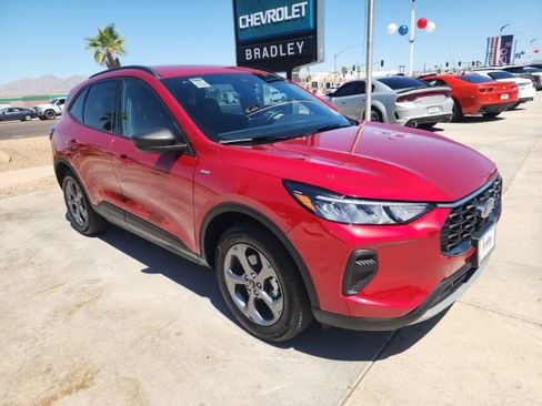 Used 2025 Ford Escape ST-Line AWD/4WD image 2
