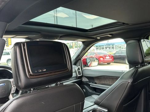 Used 2018 Ford Expedition Limited w/ Equipment Group 301A AWD/4WD image 42