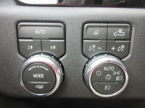 New 2026 GMC Sierra 1500 SLT AWD/4WD image 16
