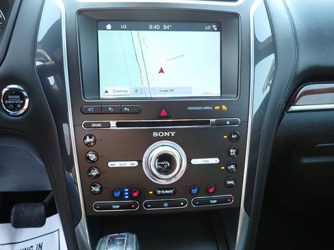 Used 2018 Ford Explorer Platinum AWD/4WD image 10