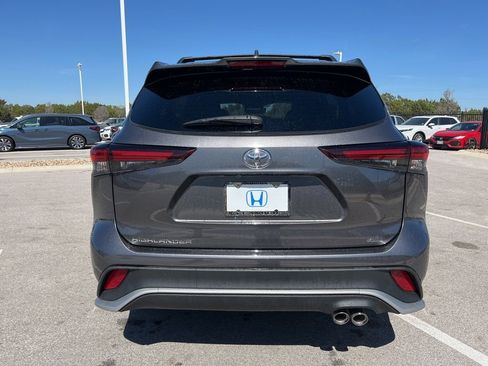 Used 2024 Toyota Highlander XSE image 5