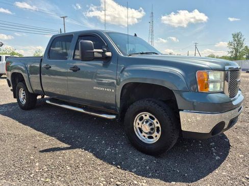 Used 2007 GMC Sierra 2500 SLE w/ Z71 Off-Road Package AWD/4WD image 2