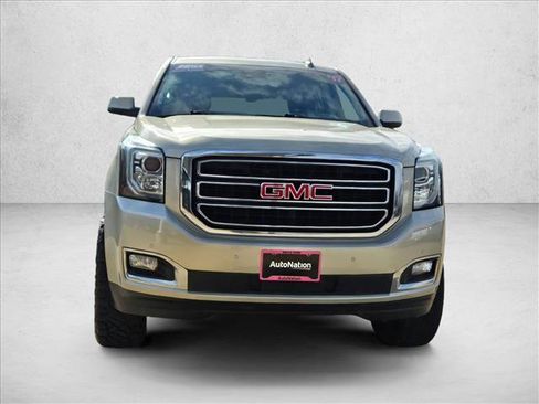 Used 2017 GMC Yukon XL SLT image 2