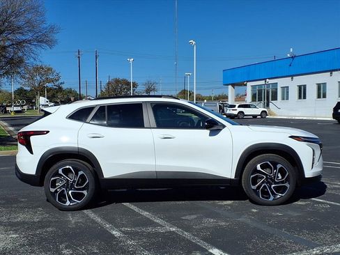 New 2026 Chevrolet Trax RS w/ Sunroof Package image 3
