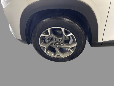 Certified 2024 Chevrolet Trax LT w/ Sunroof Package image 14