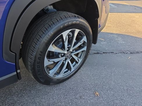 Used 2023 Toyota Corolla Cross XLE image 9