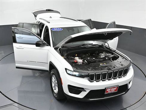 Used 2023 Jeep Grand Cherokee Laredo AWD/4WD image 47