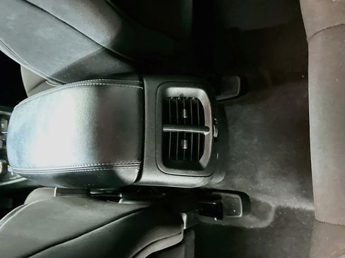 Used 2021 Jeep Cherokee Latitude AWD/4WD image 27
